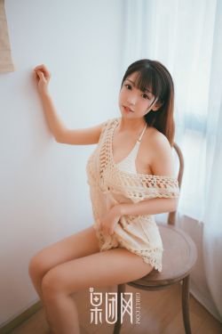 美女跳脱衣舞